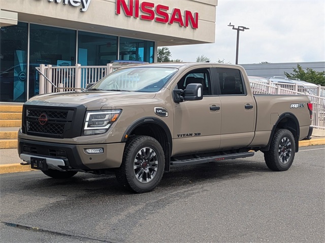 2024 Nissan Titan PRO-4X photo 7