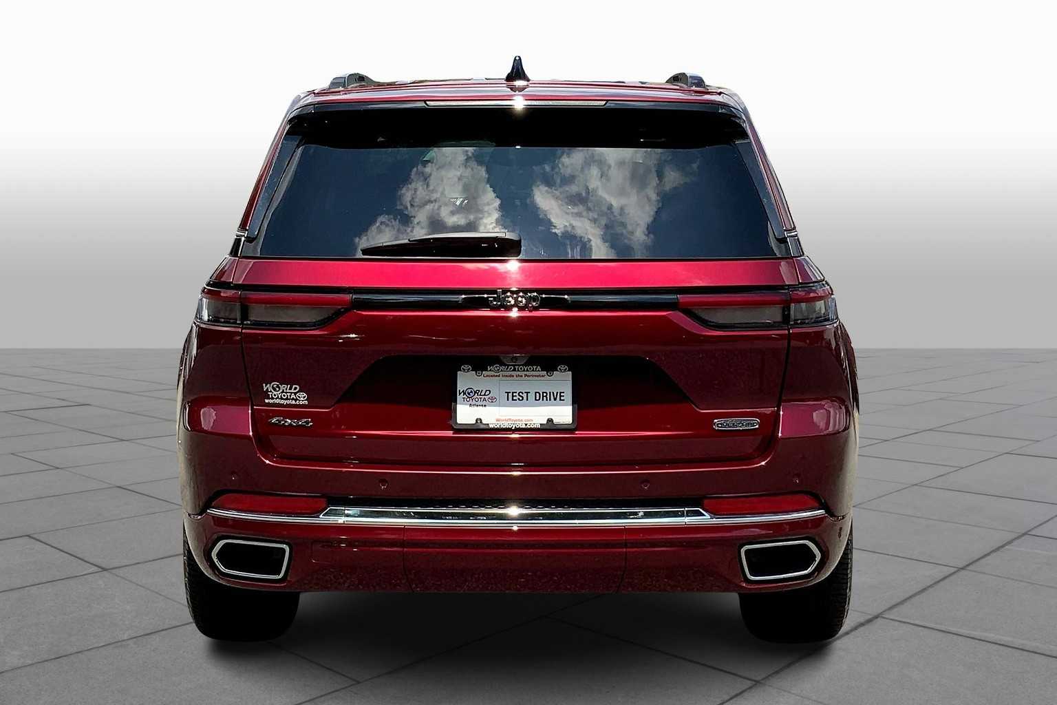 2023 Jeep Grand Cherokee Overland Sport photo 2