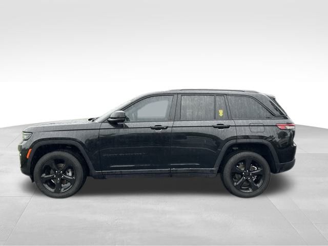 2023 Jeep Grand Cherokee Altitude photo 3