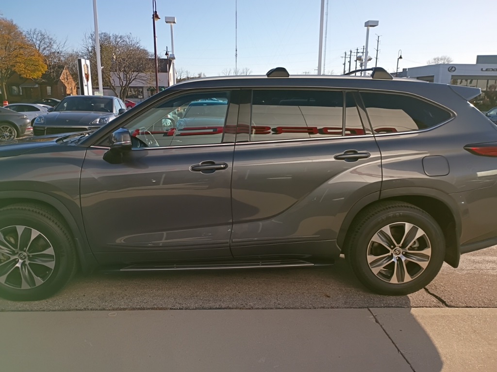 2022 Toyota Highlander XLE photo 4