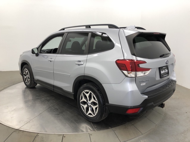 2021 Subaru Forester Premium photo 5