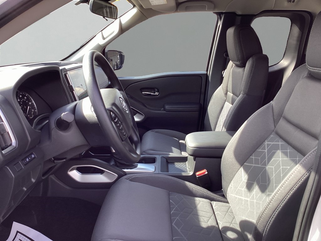 2025 Nissan Frontier SV photo 9