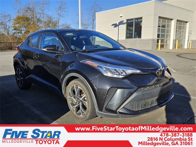 2022 Toyota C-HR XLE's photo