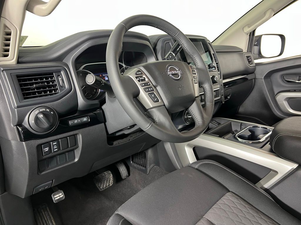 2024 Nissan Titan SV photo 17