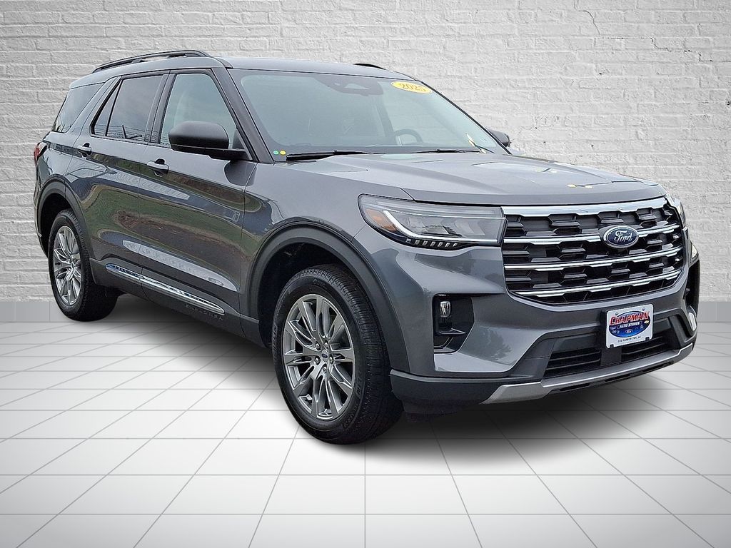 2025 Ford Explorer photo 3