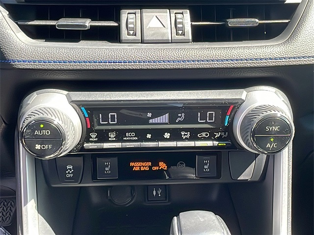 2019 Toyota RAV4 Hybrid XSE photo 28