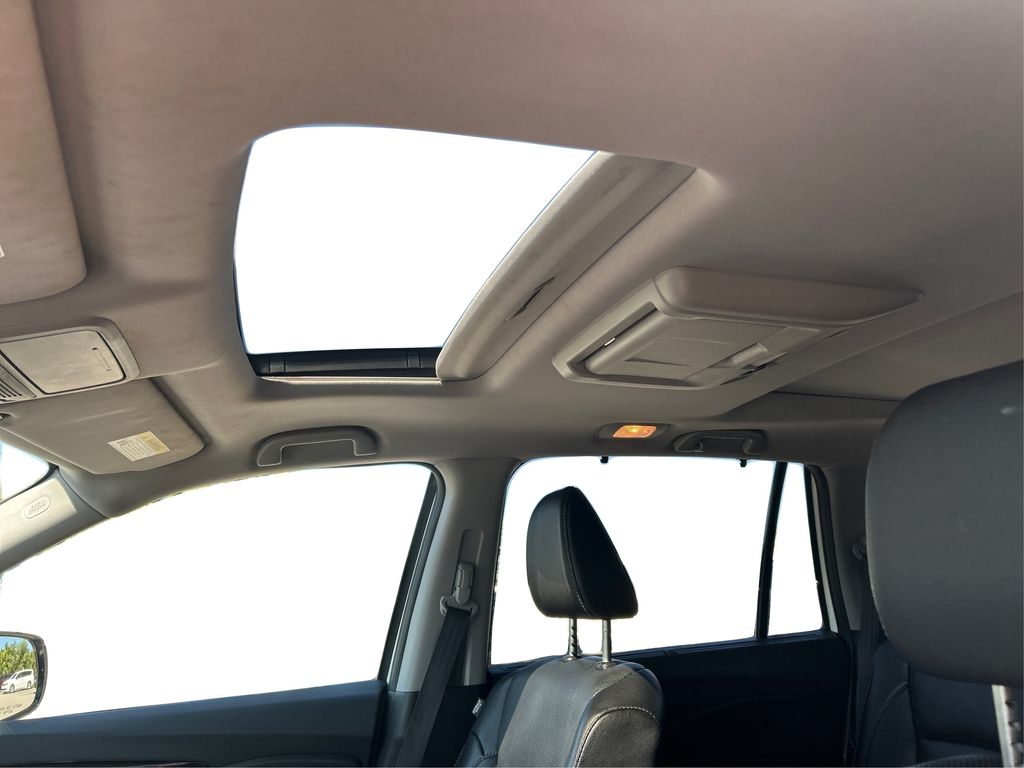 2017 Honda Pilot Elite photo 19
