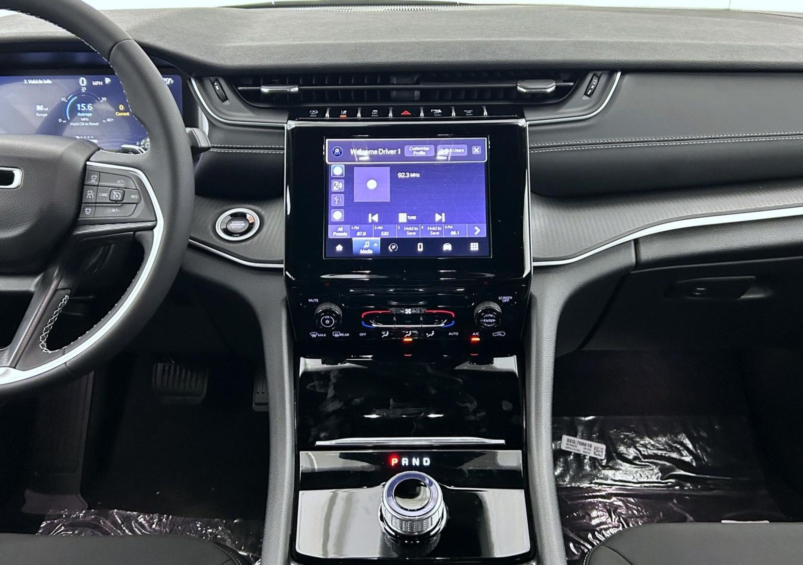 2025 Jeep Grand Cherokee Laredo photo 11