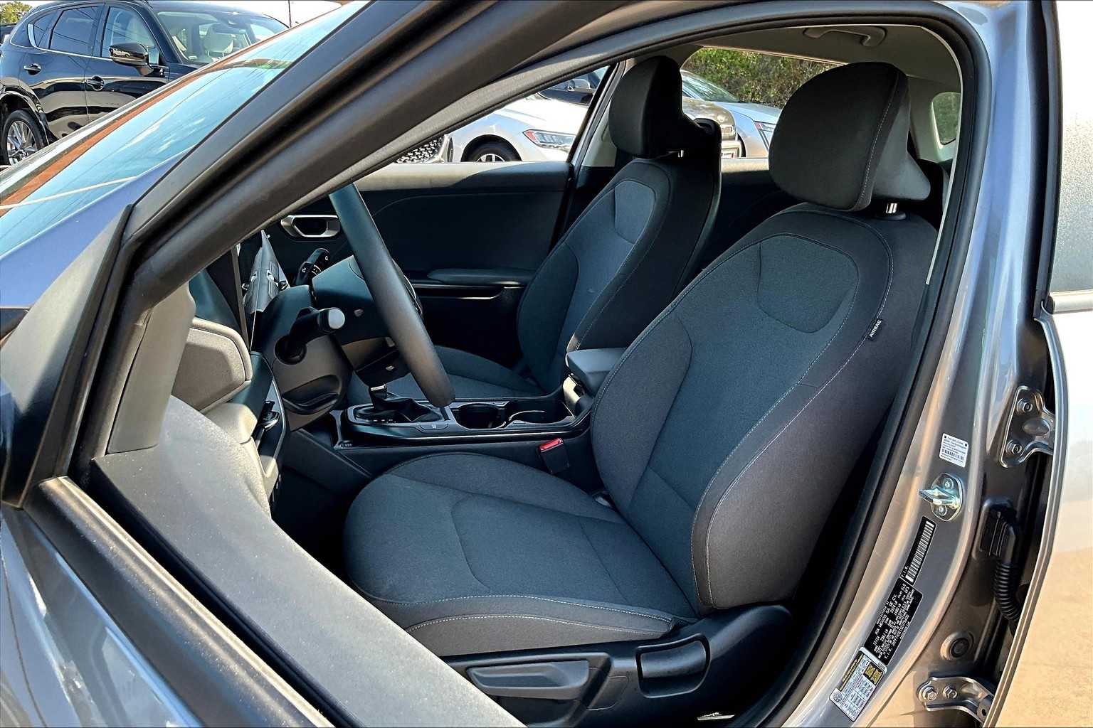 2025 Kia K4 LXS photo 7