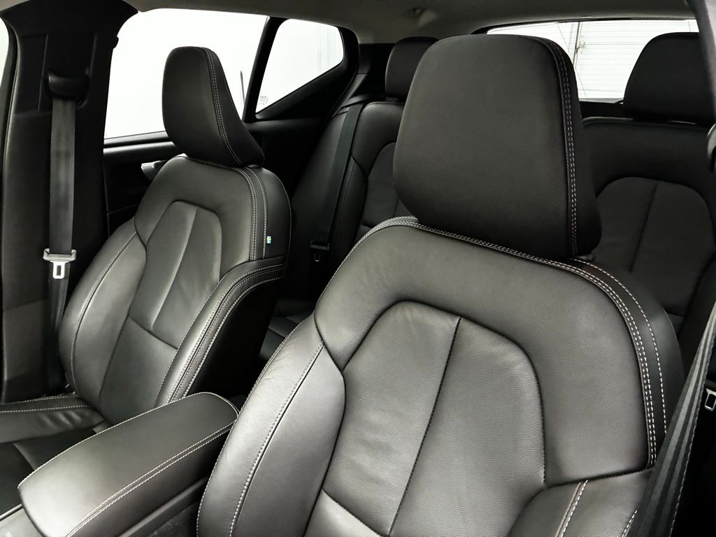 2023 Volvo XC40 Plus photo 13