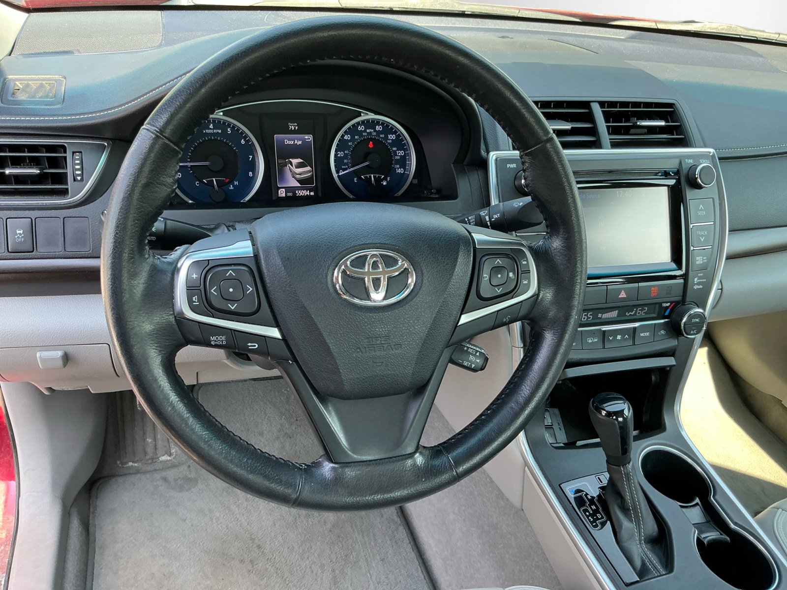 2015 Toyota Camry XLE photo 15