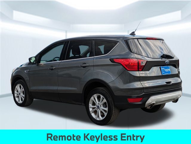2019 Ford Escape SE photo 2
