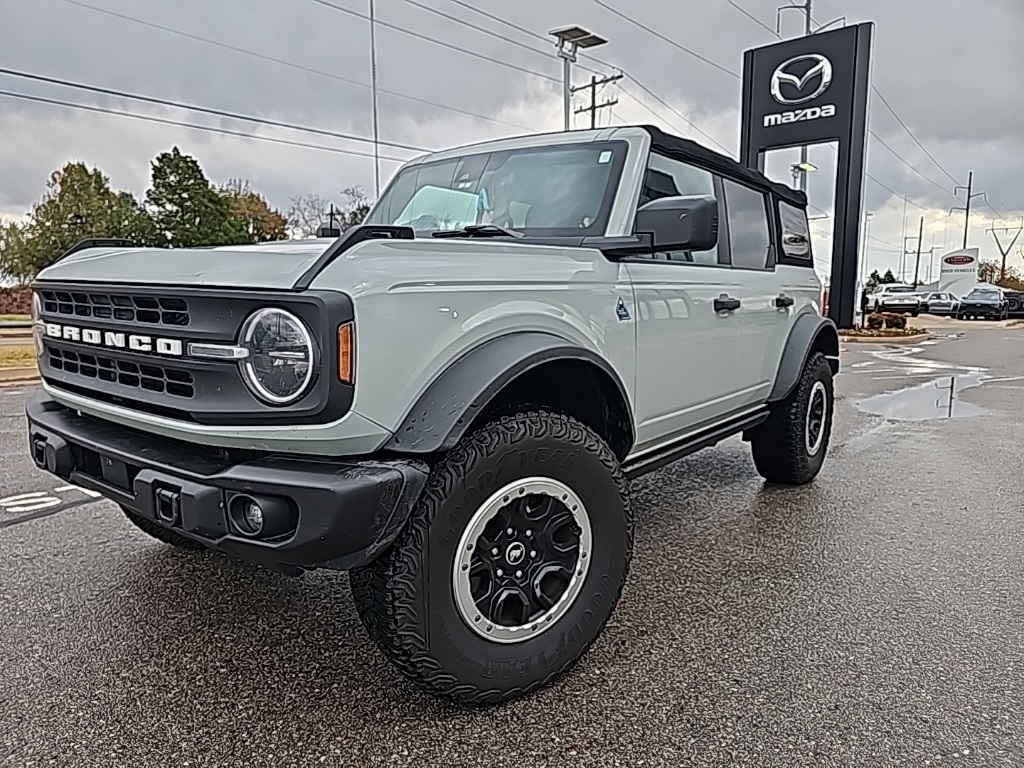 2022 Ford Bronco 4-Door Black Diamond