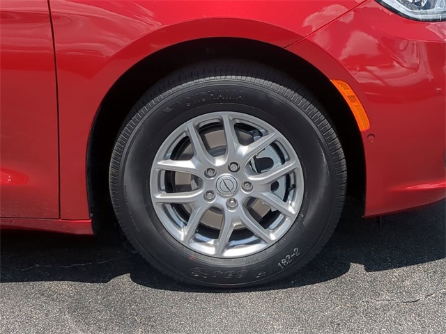2026 Chrysler Pacifica photo 7