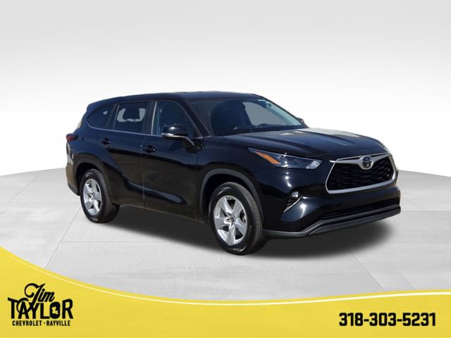 2024 Toyota Highlander LE's photo