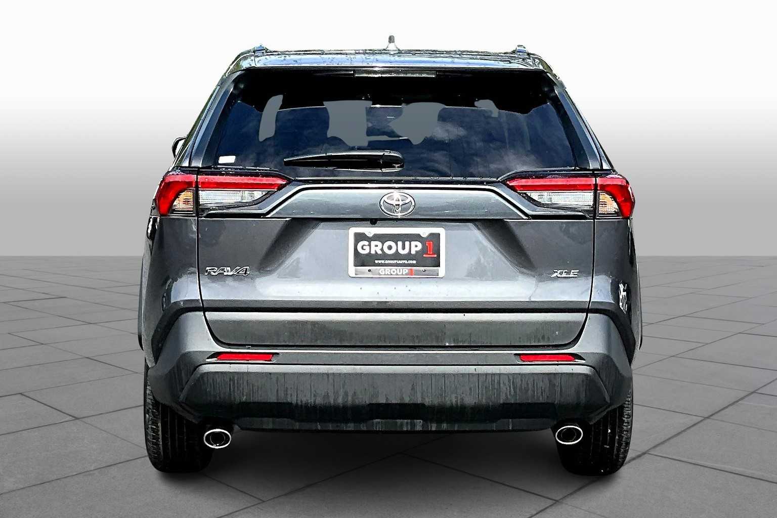 2025 Toyota RAV4 XLE photo 4