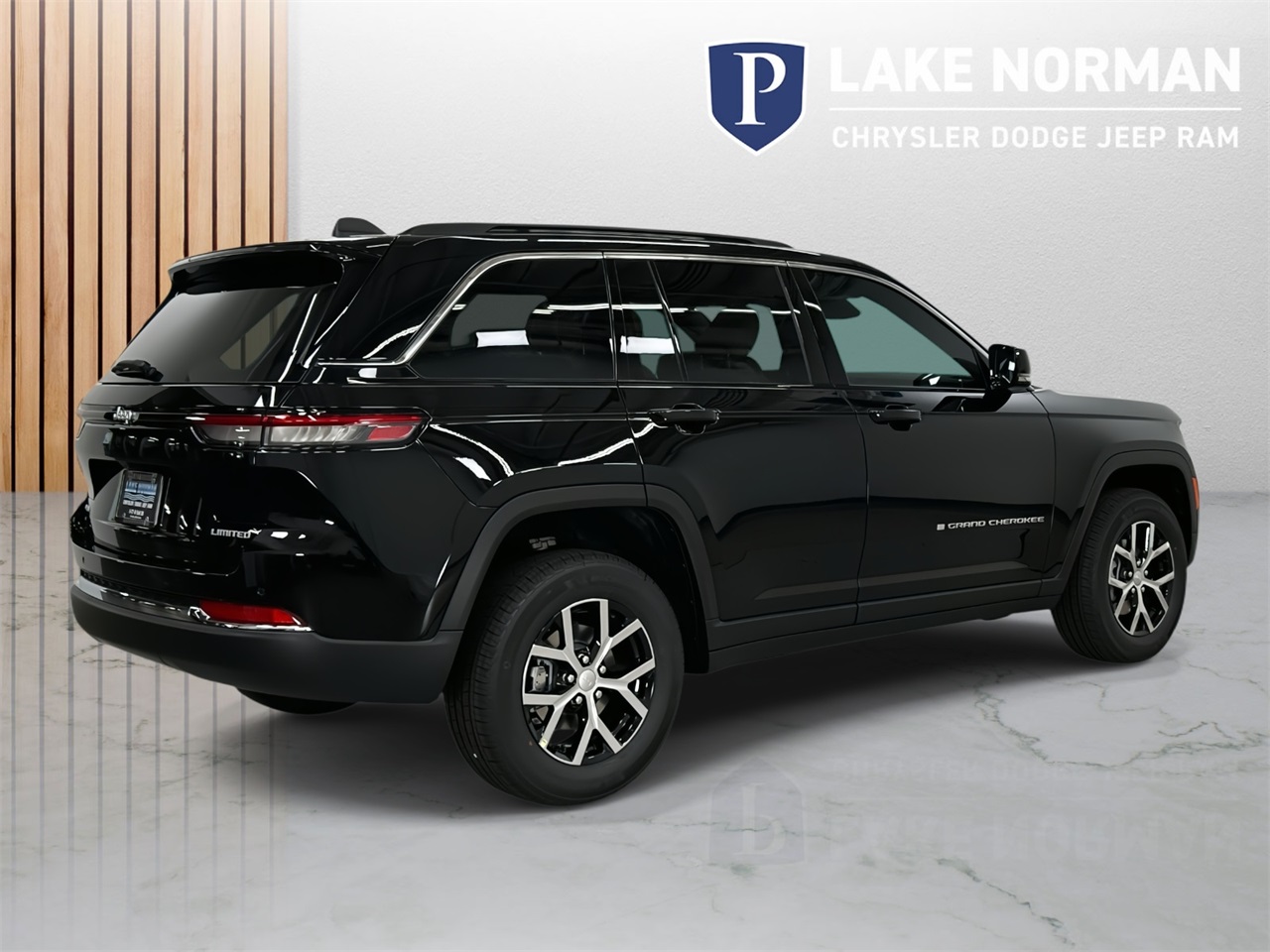 2025 Jeep Grand Cherokee Limited photo 2