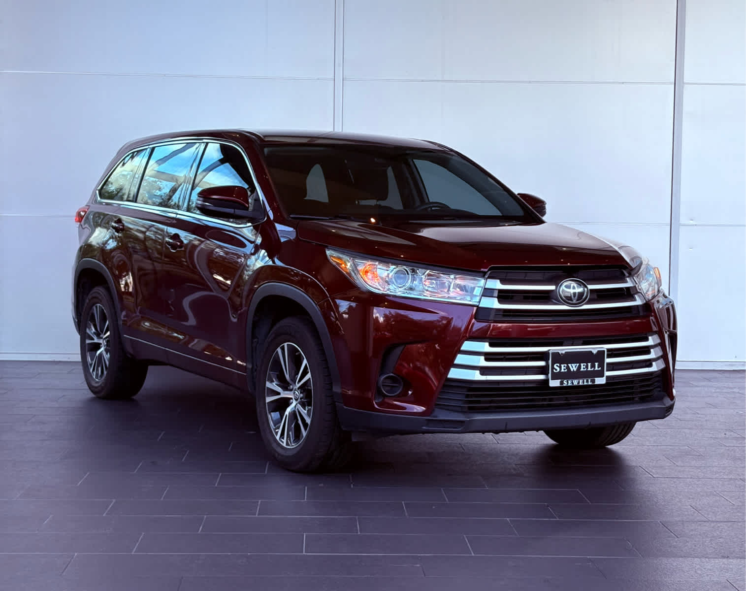 2017 Toyota Highlander LE photo 3
