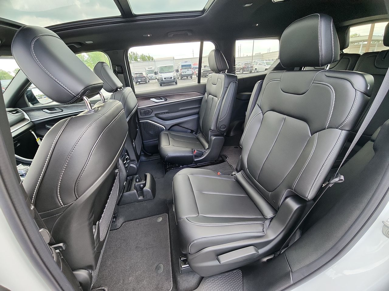 2025 Jeep Grand Cherokee Limited photo 22