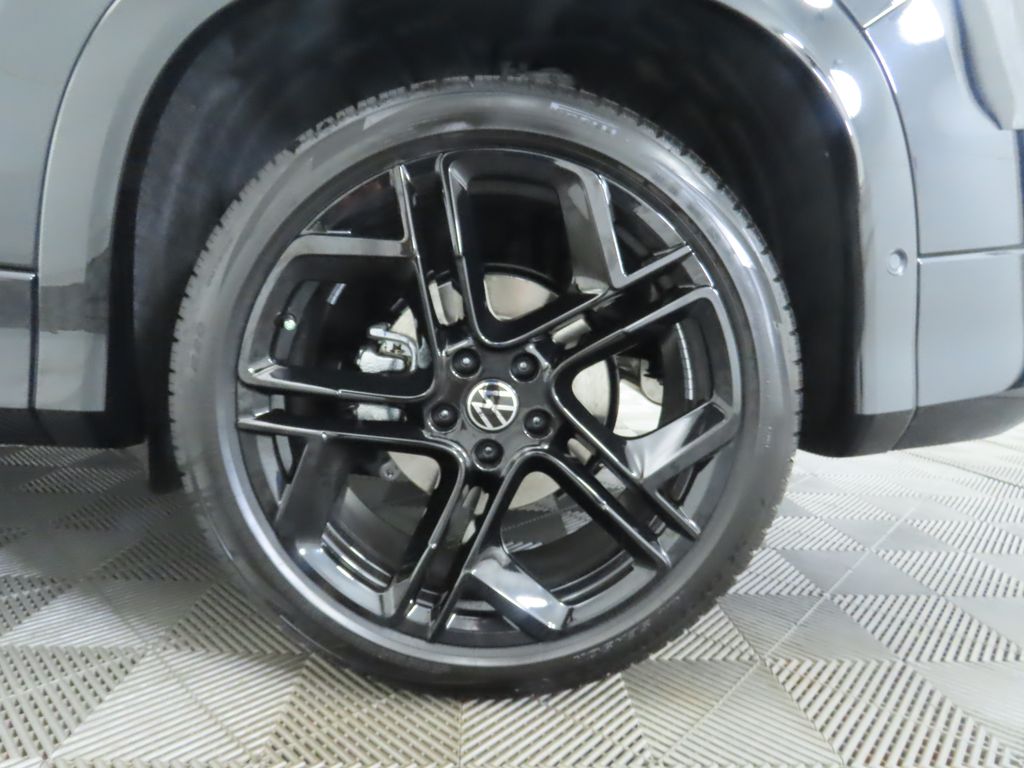 2025 Volkswagen Tiguan SE R-Line Black photo 29