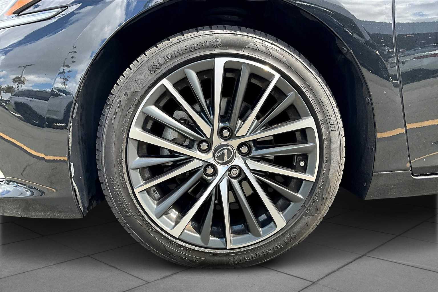 2023 Lexus ES Premium photo 10