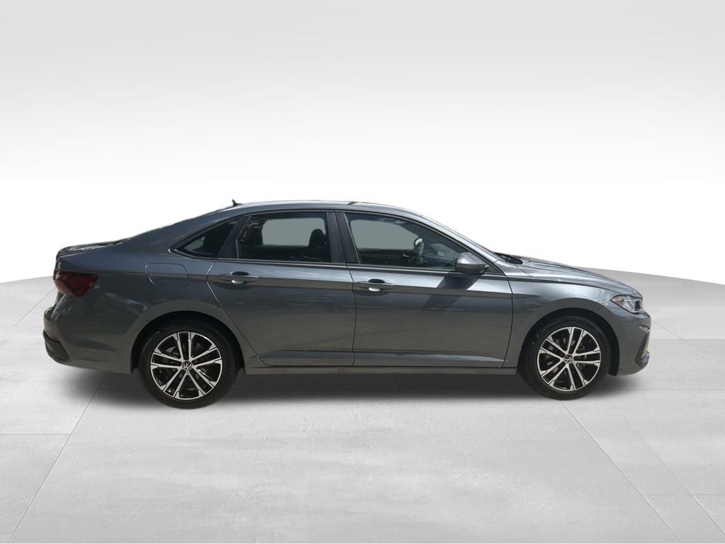 2026 Volkswagen Jetta 1.5T Sport photo 3