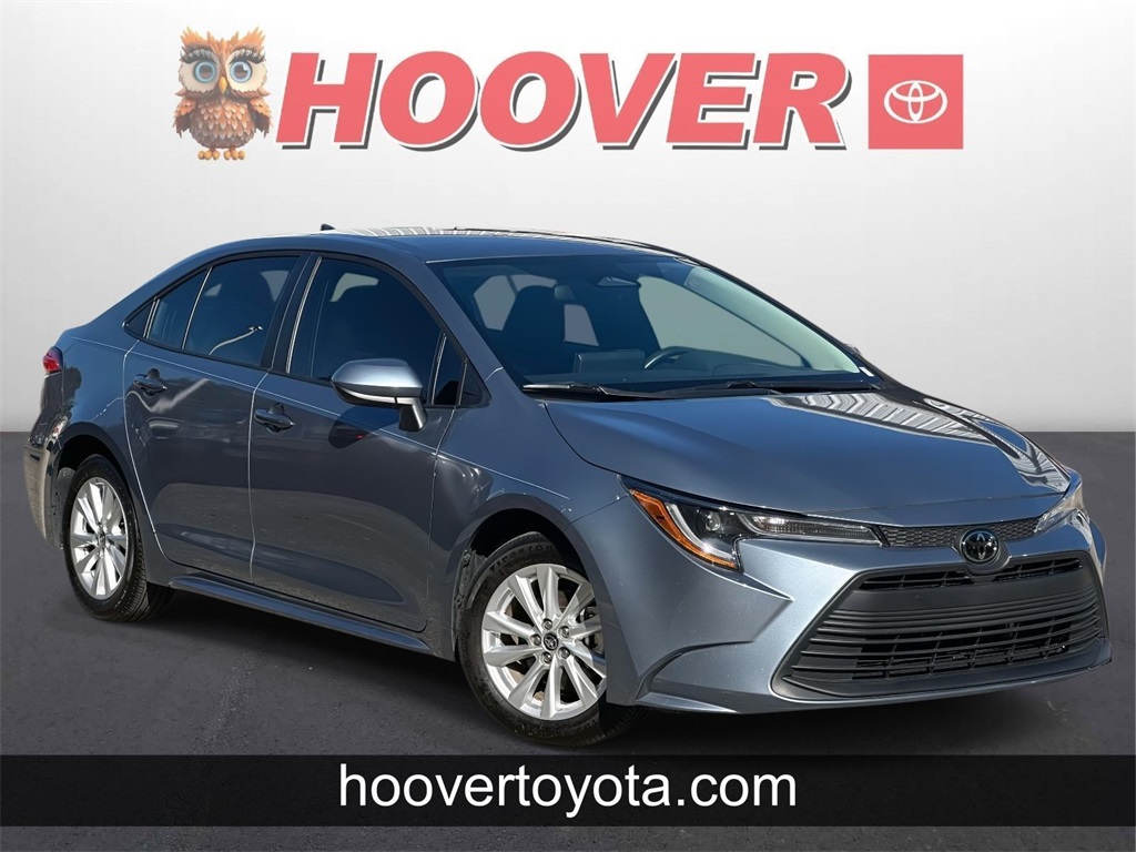 2024 Toyota Corolla LE's photo
