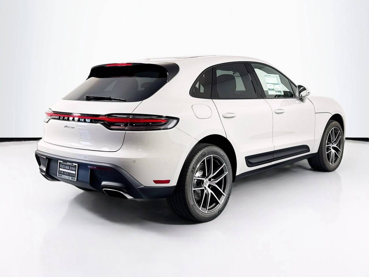 2025 Porsche Macan T photo 9