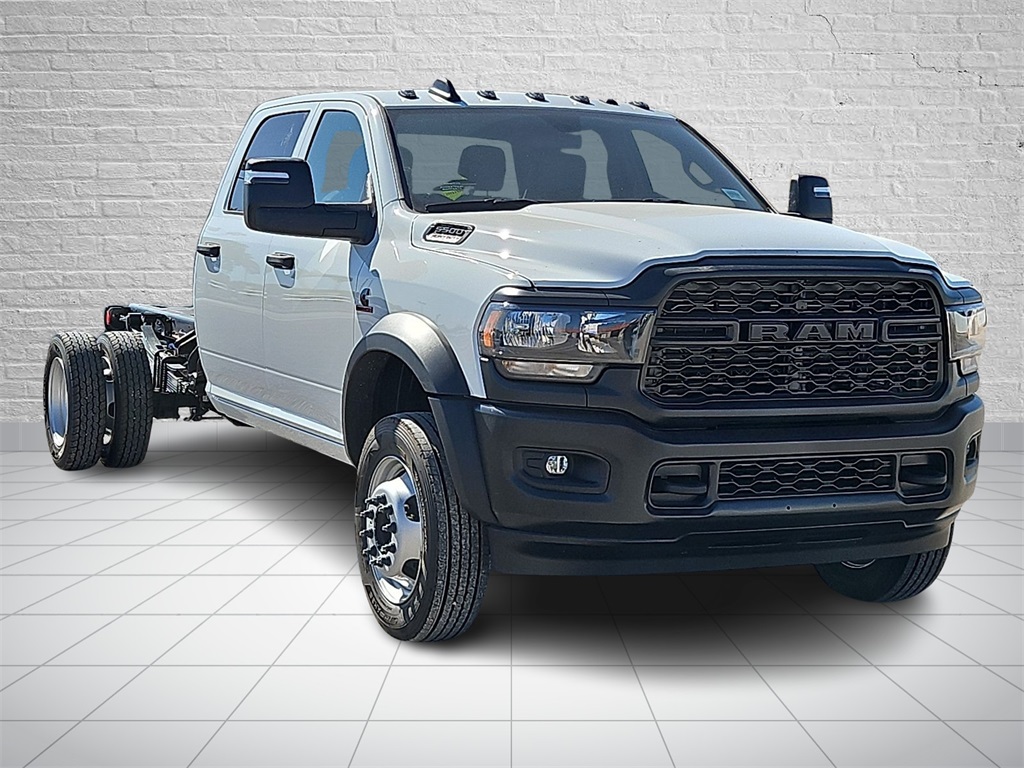 2024 Ram 5500 Tradesman photo 3