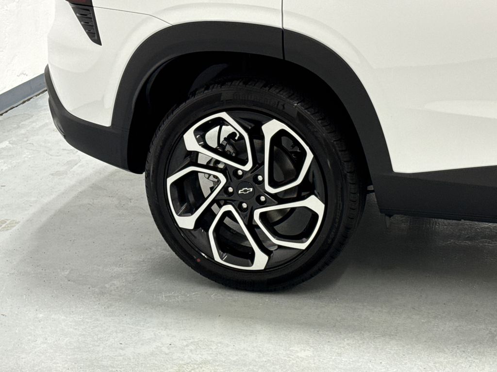 2025 Chevrolet Trax photo 8