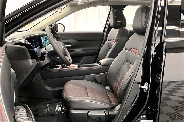 2025 Nissan Kicks SR photo 6