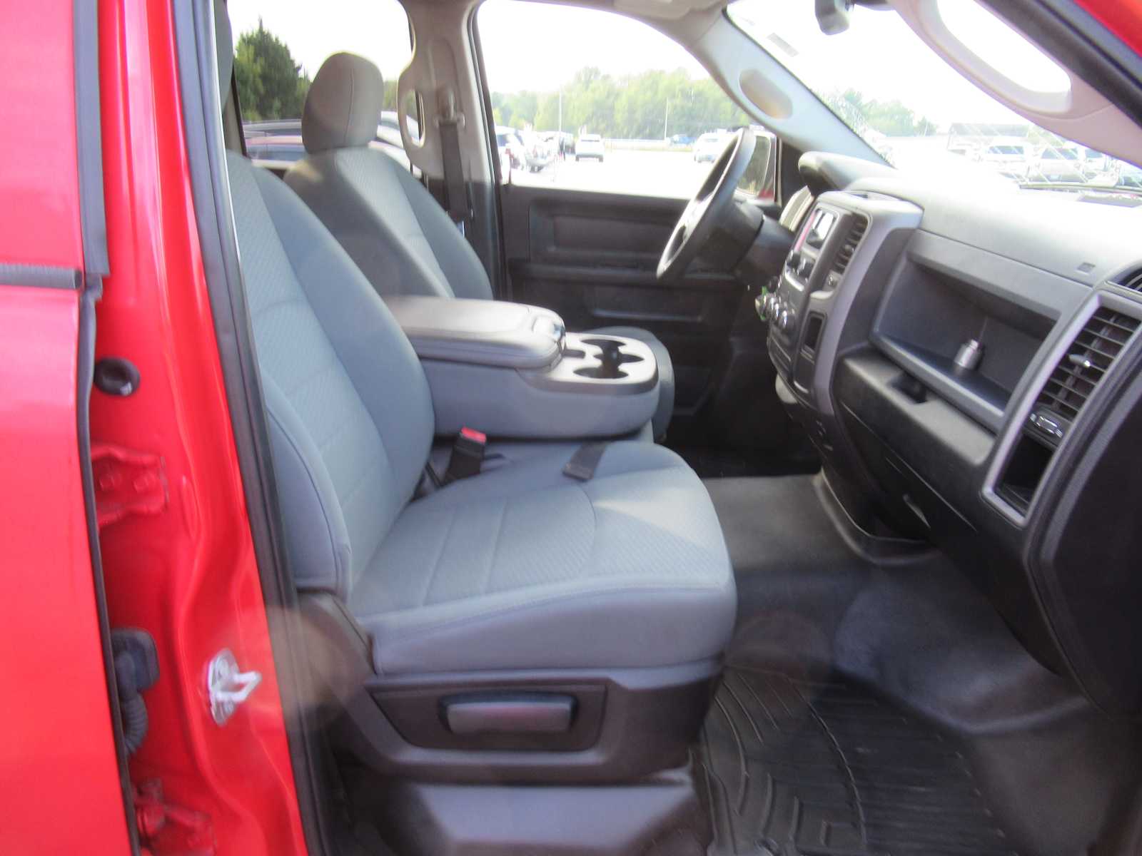 2018 Ram 1500 Tradesman photo 14