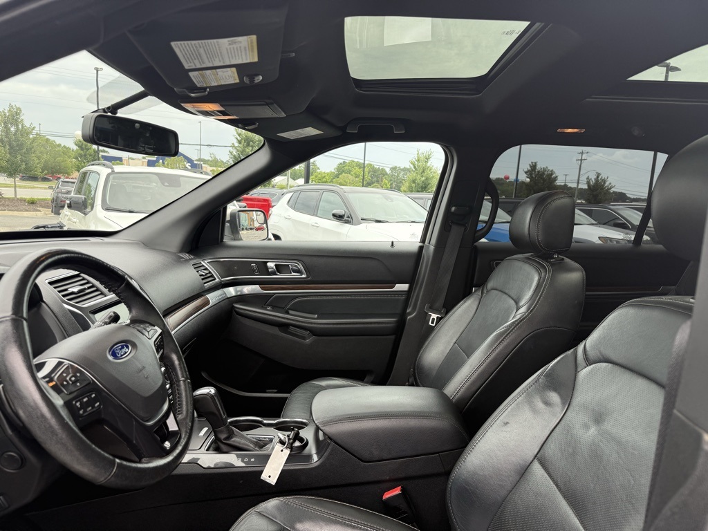 2017 Ford Explorer Limited photo 9
