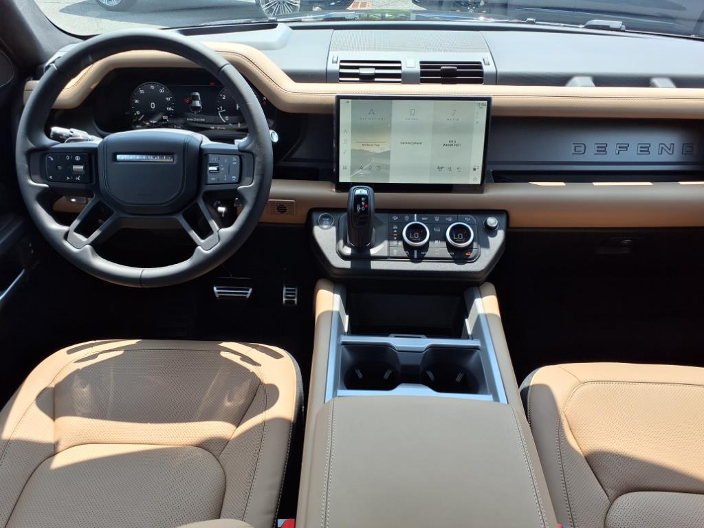 2025 Land Rover Defender 110 V8 photo 4