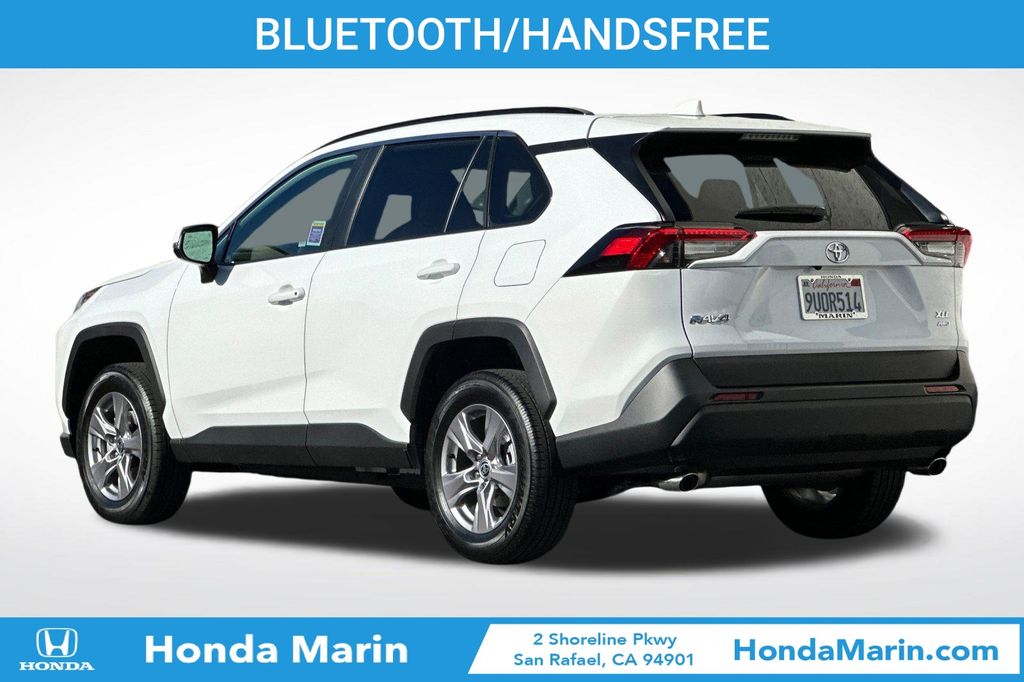 2025 Toyota RAV4 XLE photo 4