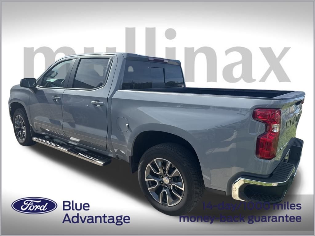 2024 Chevrolet Silverado 1500 LT photo 3