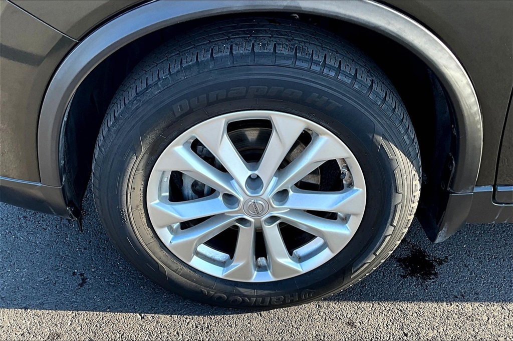 2016 Nissan Rogue SV photo 9