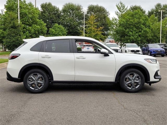 2026 Honda HR-V LX photo 2
