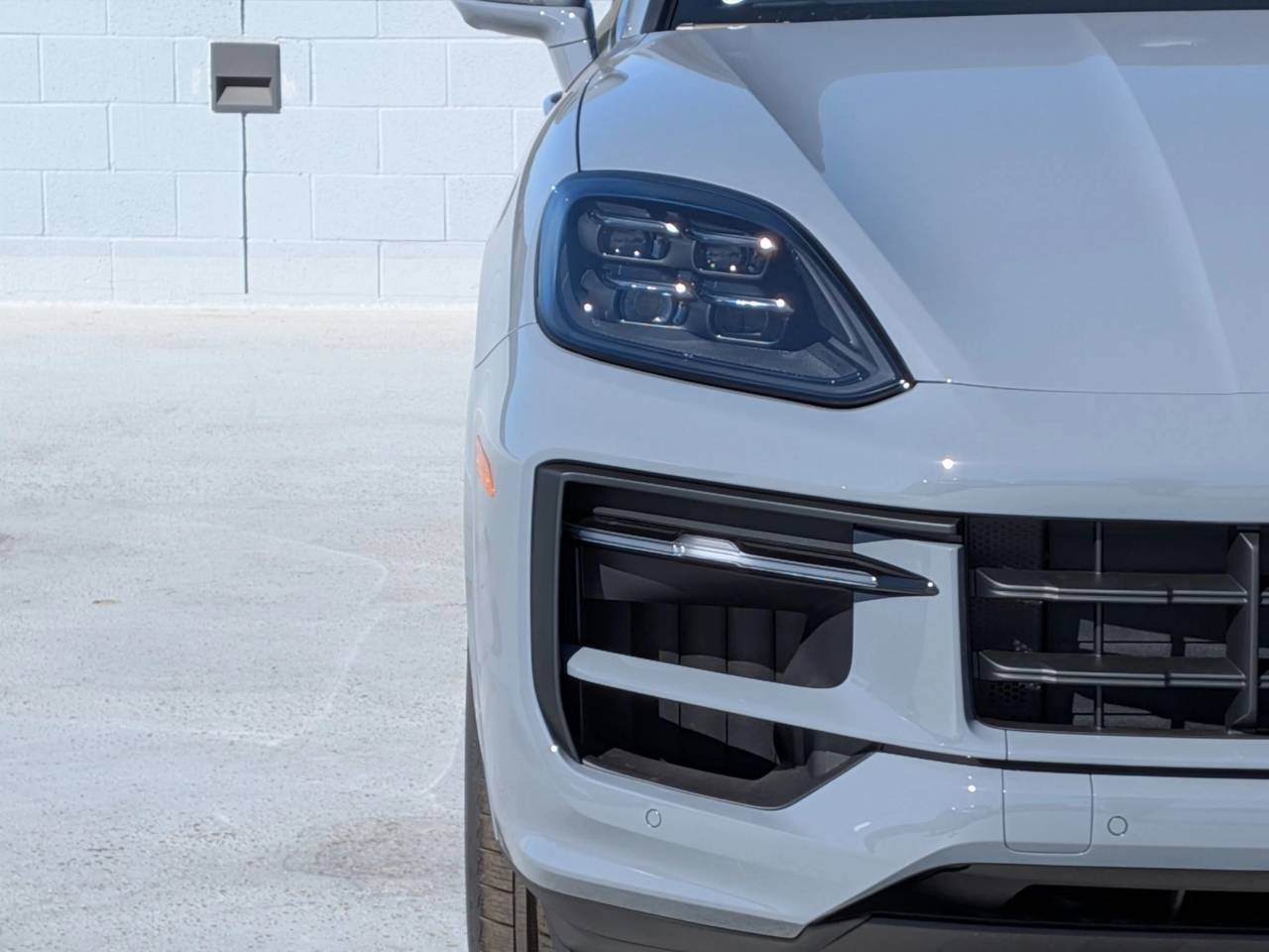 2025 Porsche Cayenne S E-Hybrid photo 10