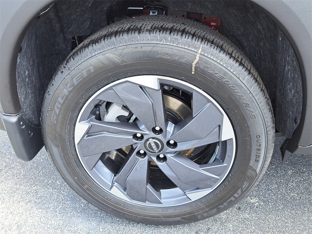 2026 Nissan Rogue SV photo 8