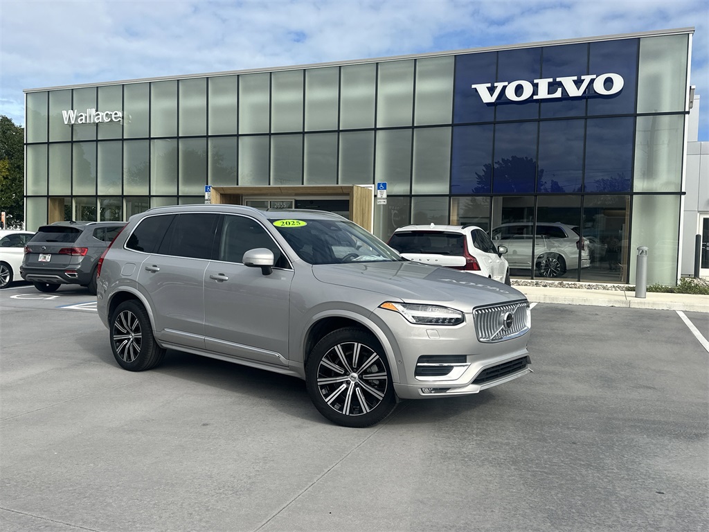 2025 Volvo XC90 Plus's photo