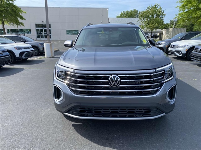 2025 Volkswagen Atlas SE Technology photo 2
