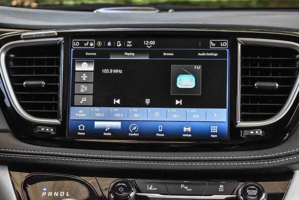 2023 Chrysler Pacifica Hybrid Touring L photo 13