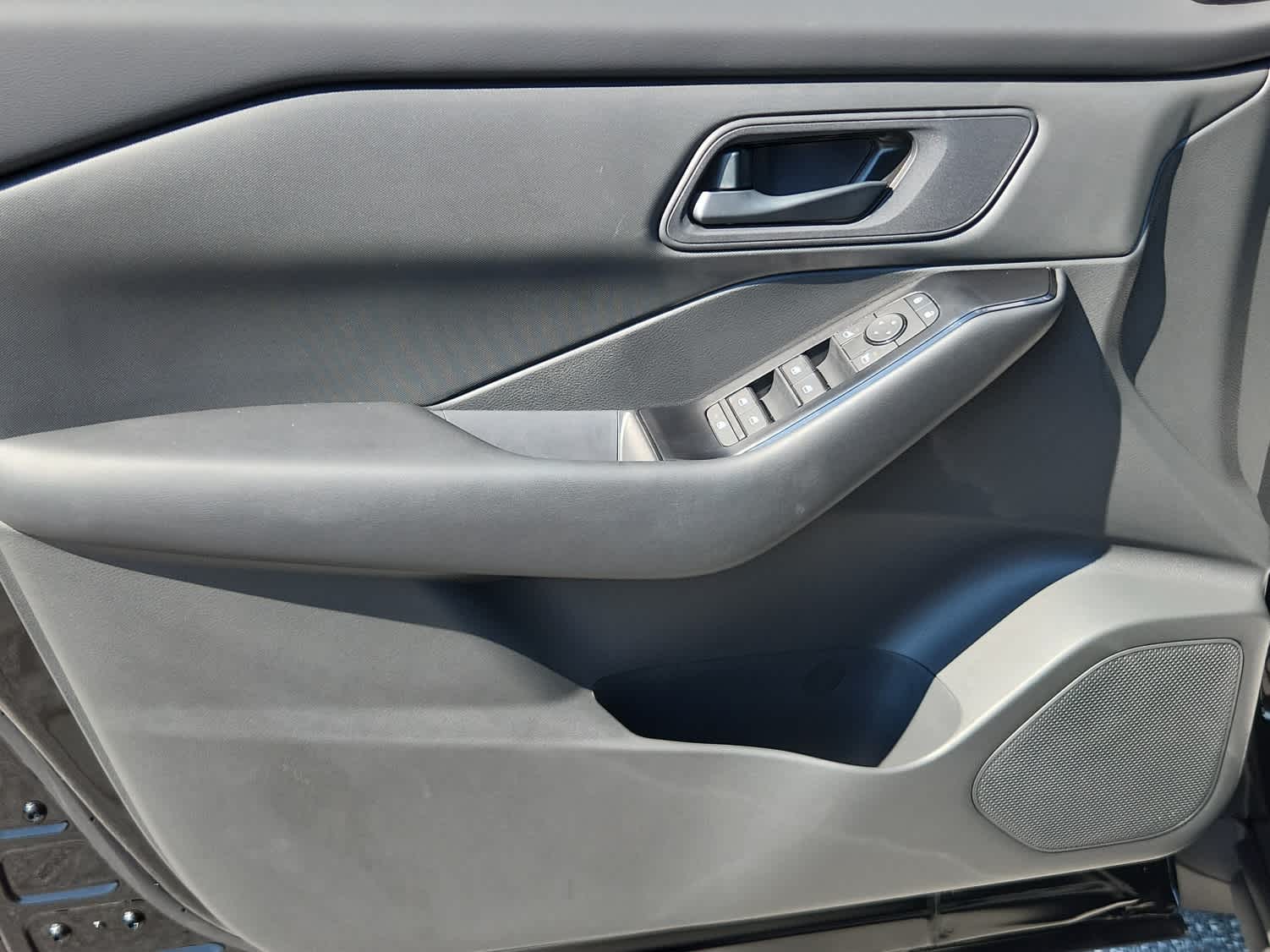 2026 Nissan Rogue S AWD photo 6