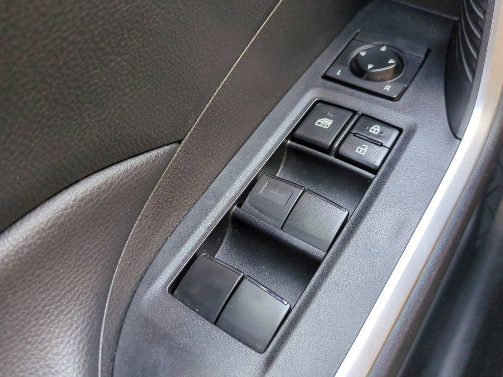 2021 Toyota RAV4 Hybrid XLE photo 29
