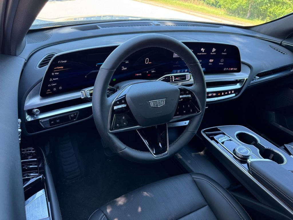 2025 Cadillac Lyriq Luxury photo 3