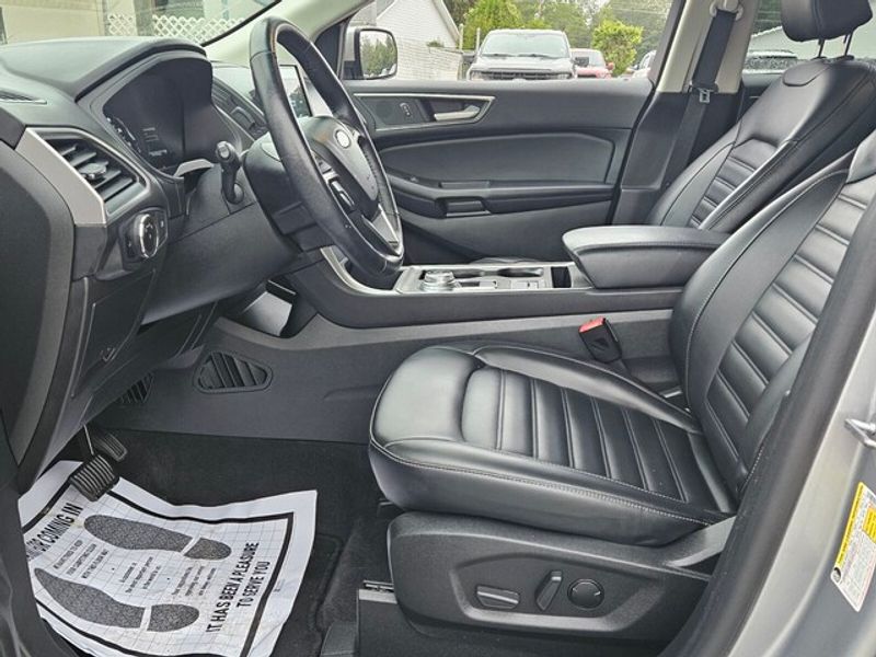 2023 Ford Edge SEL photo 5