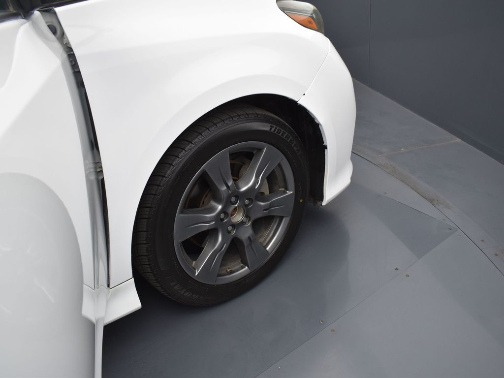 2017 Toyota Sienna SE photo 24