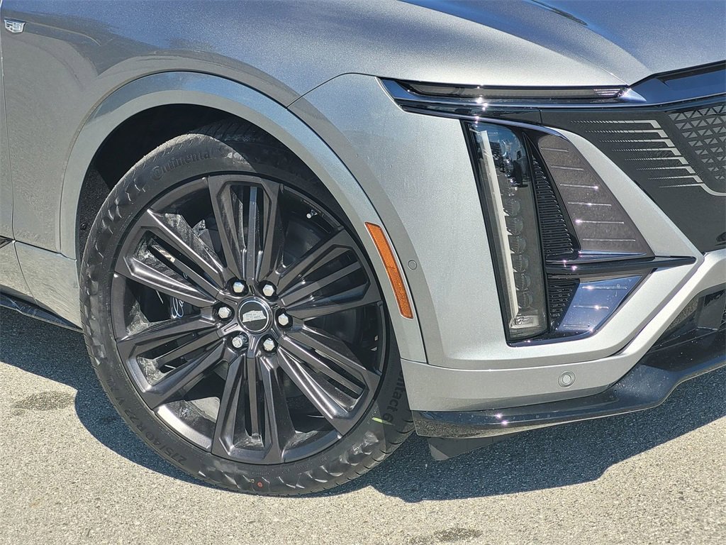 2026 Cadillac Lyriq photo 2