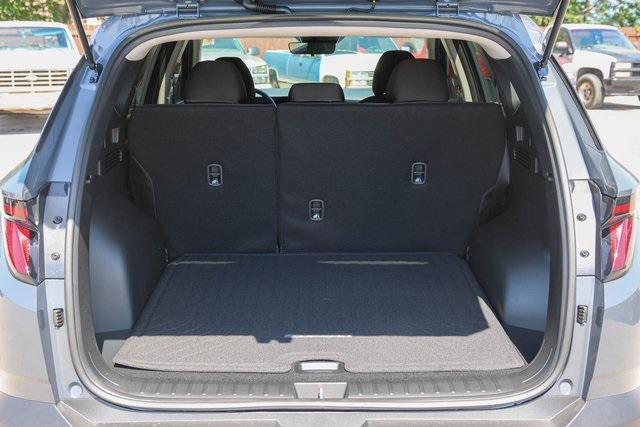 New 2025 Gray Hyundai SE FWD image 6